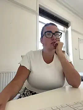 AyshaConnor – webcam model profile photo Image 13