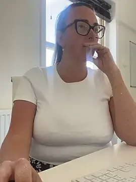 AyshaConnor – webcam model profile photo Image 3