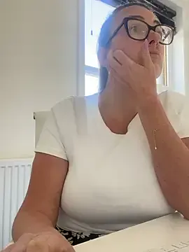 AyshaConnor – webcam model profile photo Image 4