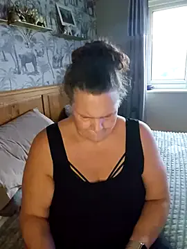 MiraKova – webcam model profile photo Image 16