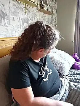 MiraKova – webcam model profile photo Image 7