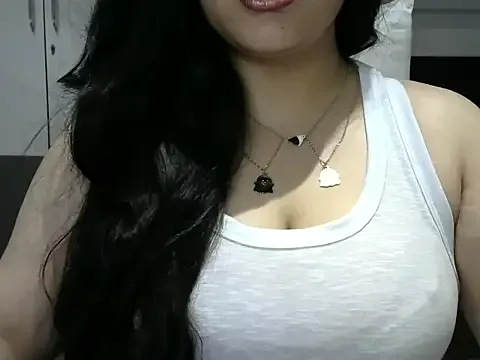Adara – webcam model profile photo Image 17