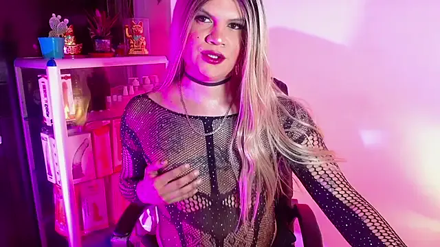 MiraKova – webcam model profile photo Image 3