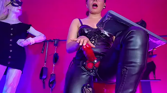 MiraKova – webcam model profile photo Image 11