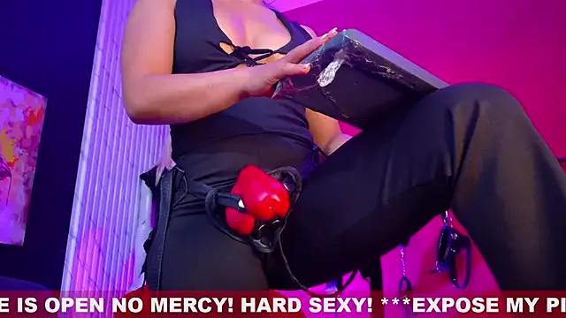 MiraKova – webcam model profile photo Image 13