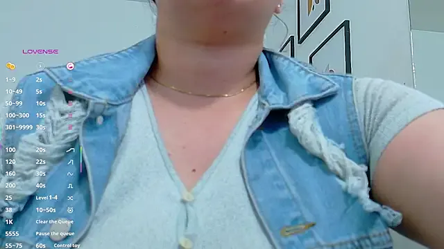 SherineNorth – webcam model profile photo Image 6