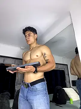 LiaWest – webcam model profile photo Image 6