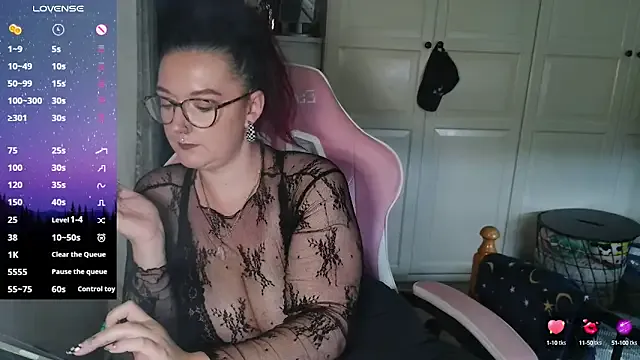 Melanie – webcam model profile photo Image 11