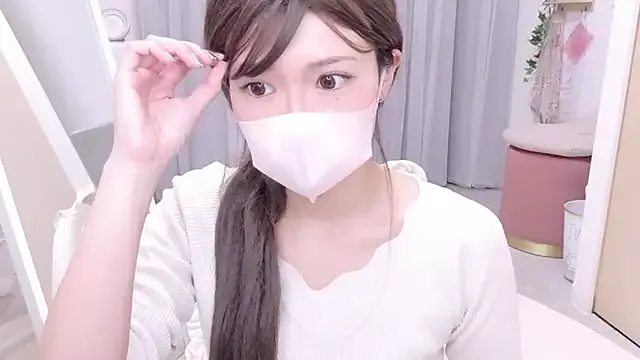 ViviennePower – webcam model profile photo Image 15