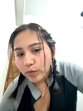 Cum_girlss – webcam model profile photo Image 14