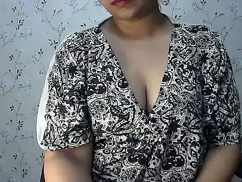 Alirawrz – webcam model profile photo Image 14