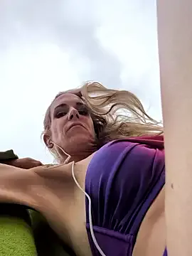 MissyMoon – webcam model profile photo Image 18