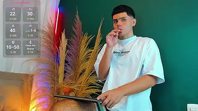 MiraKova – webcam model profile photo Image 17