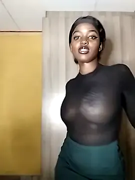 ErzabelLew – webcam model profile photo Image 2