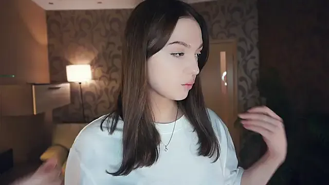 MiraKova – webcam model profile photo Image 5