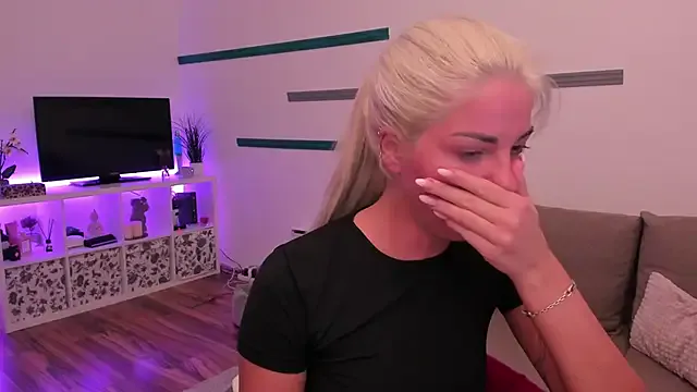 Nia_Blondie_X Image 5