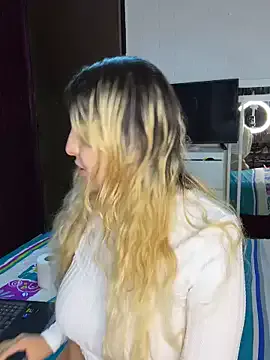 AllaTousNew – webcam model profile photo Image 4