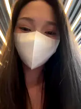 LeyahSummer – webcam model profile photo Image 4