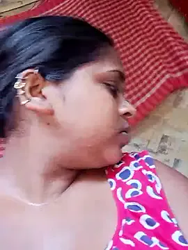 LeyahSummer – webcam model profile photo Image 2