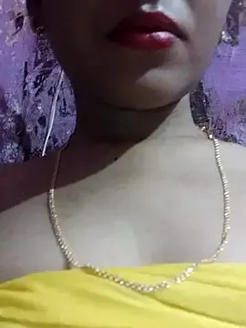 AdelinaLuuna – webcam model profile photo Image 12
