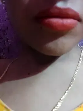 AdelinaLuuna – webcam model profile photo Image 14
