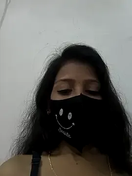 AdelinaLuuna – webcam model profile photo Image 3