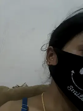 AdelinaLuuna – webcam model profile photo Image 4