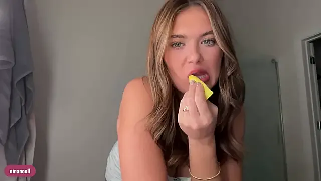 Raisa – webcam model profile photo Image 12