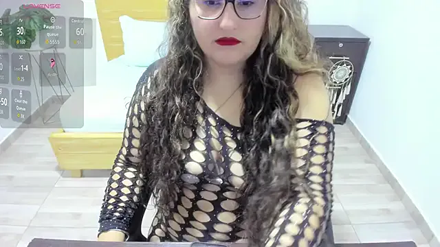 IORio2 – webcam model profile photo Image 17