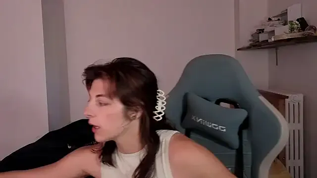 EsmeBrowm – webcam model profile photo Image 10