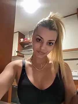 EsmeBrowm – webcam model profile photo Image 12