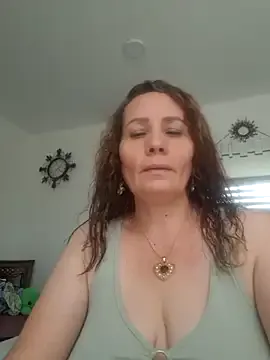 ErzabelLew – webcam model profile photo Image 10