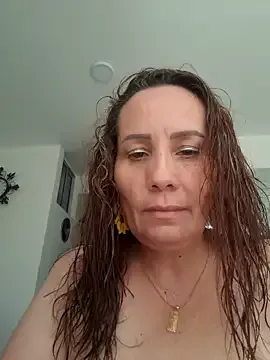 ErzabelLew – webcam model profile photo Image 6