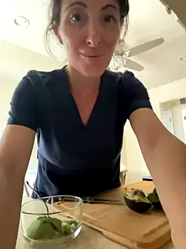 Gia – webcam model profile photo Image 2