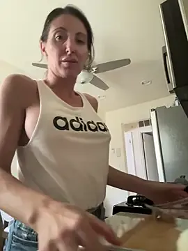 Gia – webcam model profile photo Image 3