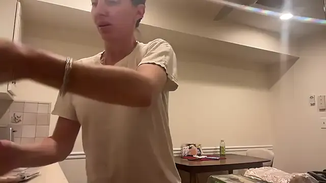 Gia – webcam model profile photo Image 5