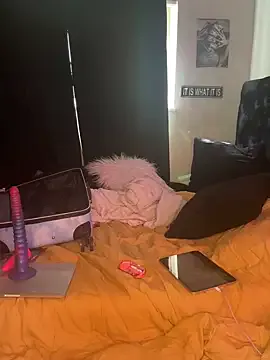 LaraCharm – webcam model profile photo Image 5