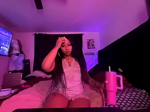 LaraCharm – webcam model profile photo Image 7