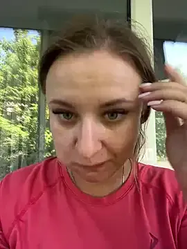 AdeleWood – webcam model profile photo Image 10