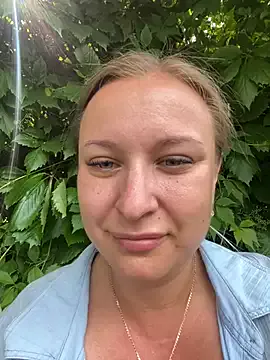 AdeleWood – webcam model profile photo Image 9