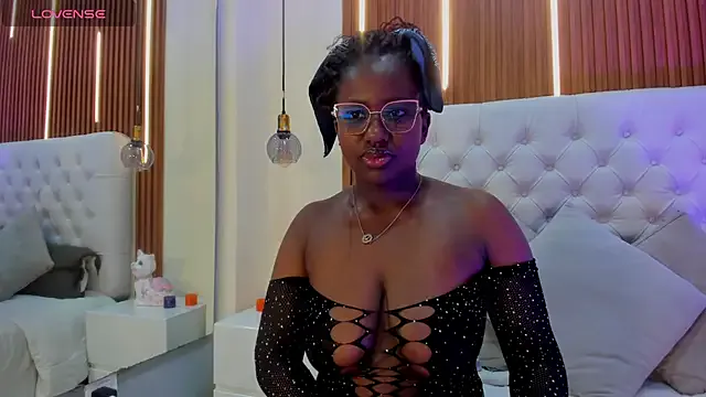LeyahSummer – webcam model profile photo Image 17