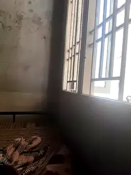 MilaDelays – webcam model profile photo Image 4