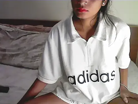 Bella – webcam model profile photo Image 7