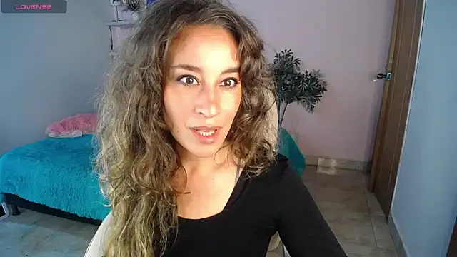 AlisAnne – webcam model profile photo Image 12