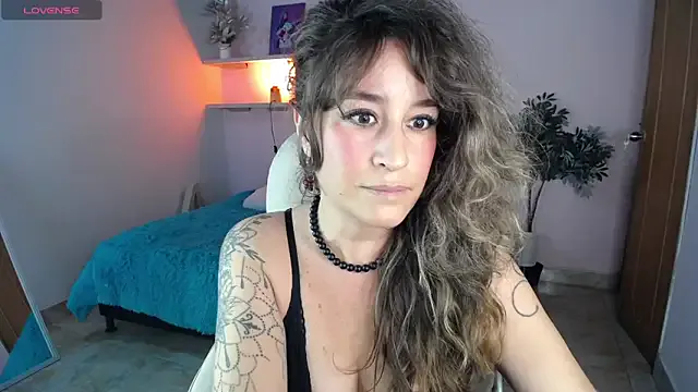 AlisAnne – webcam model profile photo Image 2