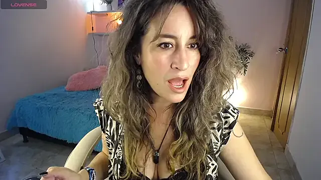 AlisAnne – webcam model profile photo Image 6