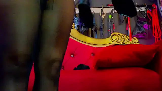 MiraKova – webcam model profile photo Image 18