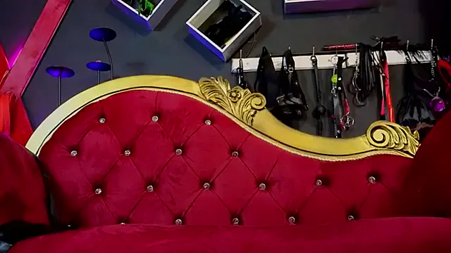 MiraKova – webcam model profile photo Image 2