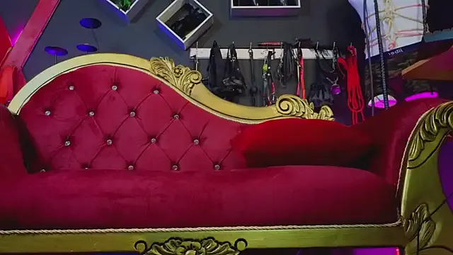 MiraKova – webcam model profile photo Image 3