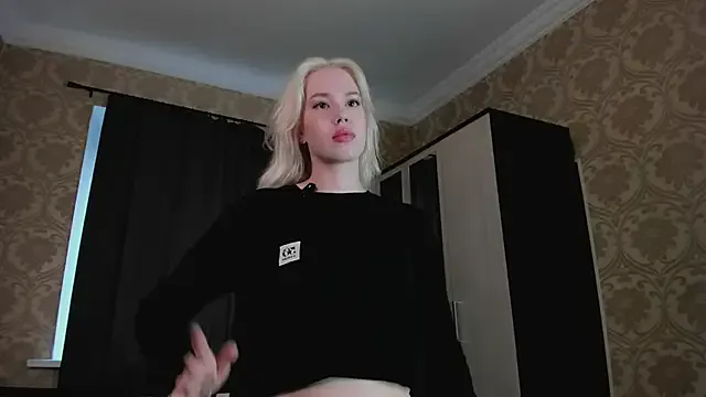 Isabella – webcam model profile photo Image 3
